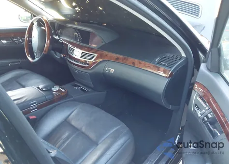 2008 Mercedes-Benz S 550 z USA, uszkodzony, nr VIN WDDNG71X08A221311